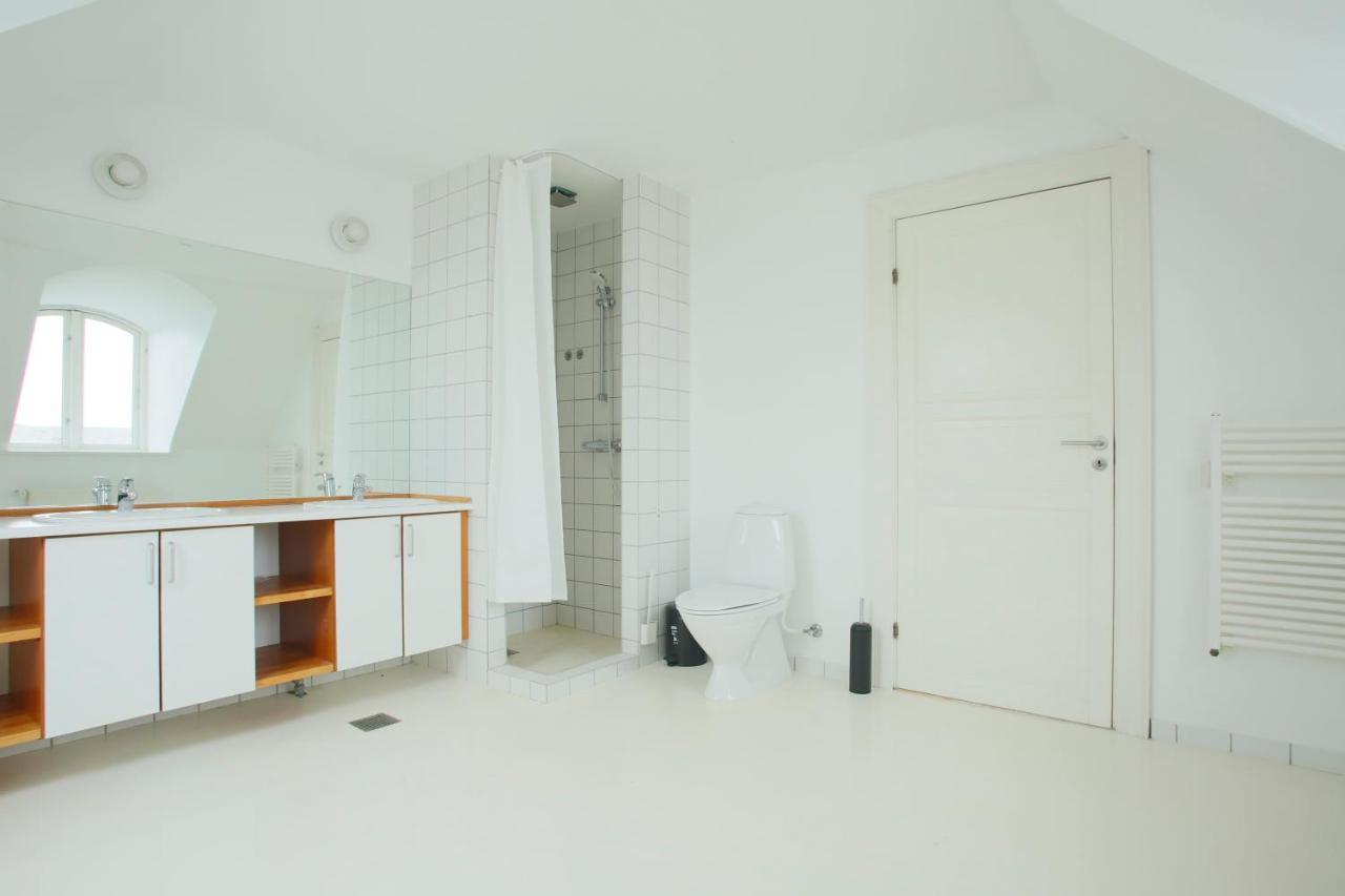 Unique 5 Bedroom W Exposed Beams In Apartment Kopenhagen
