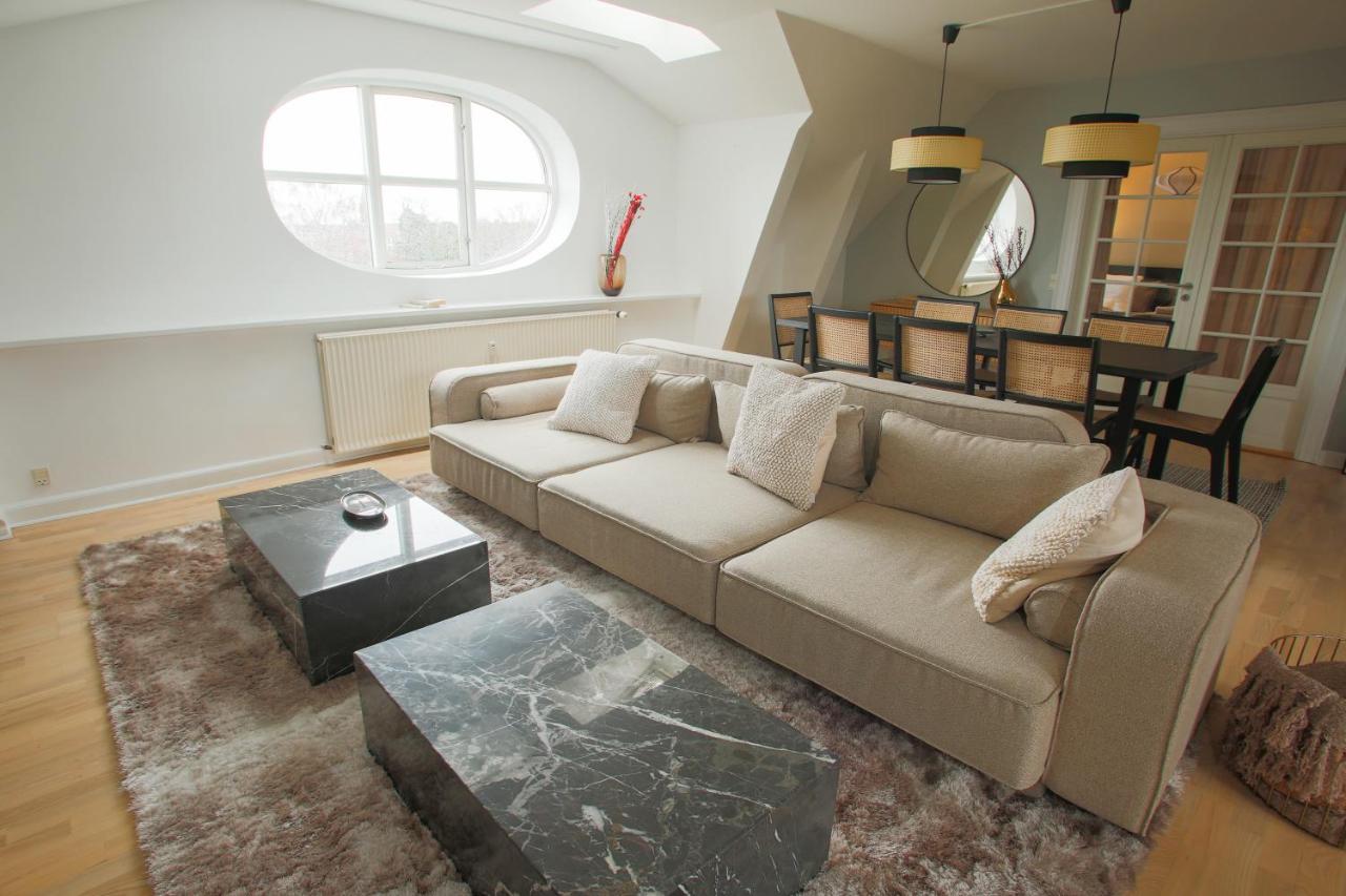 Unique 5 Bedroom W Exposed Beams In Apartment *